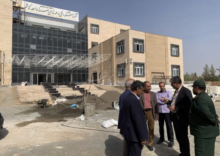 بازدید فرماندار و فرمانده سپاه کاشمر از روند احداث اولین هتل منطقه ترشیز در کاشمر